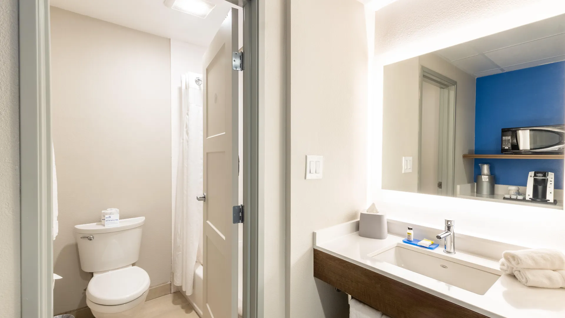 Holiday Inn Express - Anaheim West Hotel